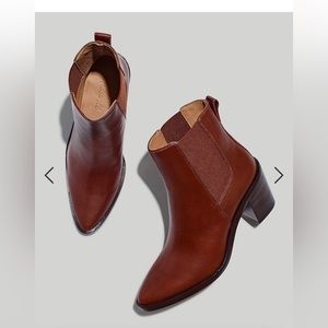 The Elspeth Chelsea Boot from Madewell. Brand New- Still in box.